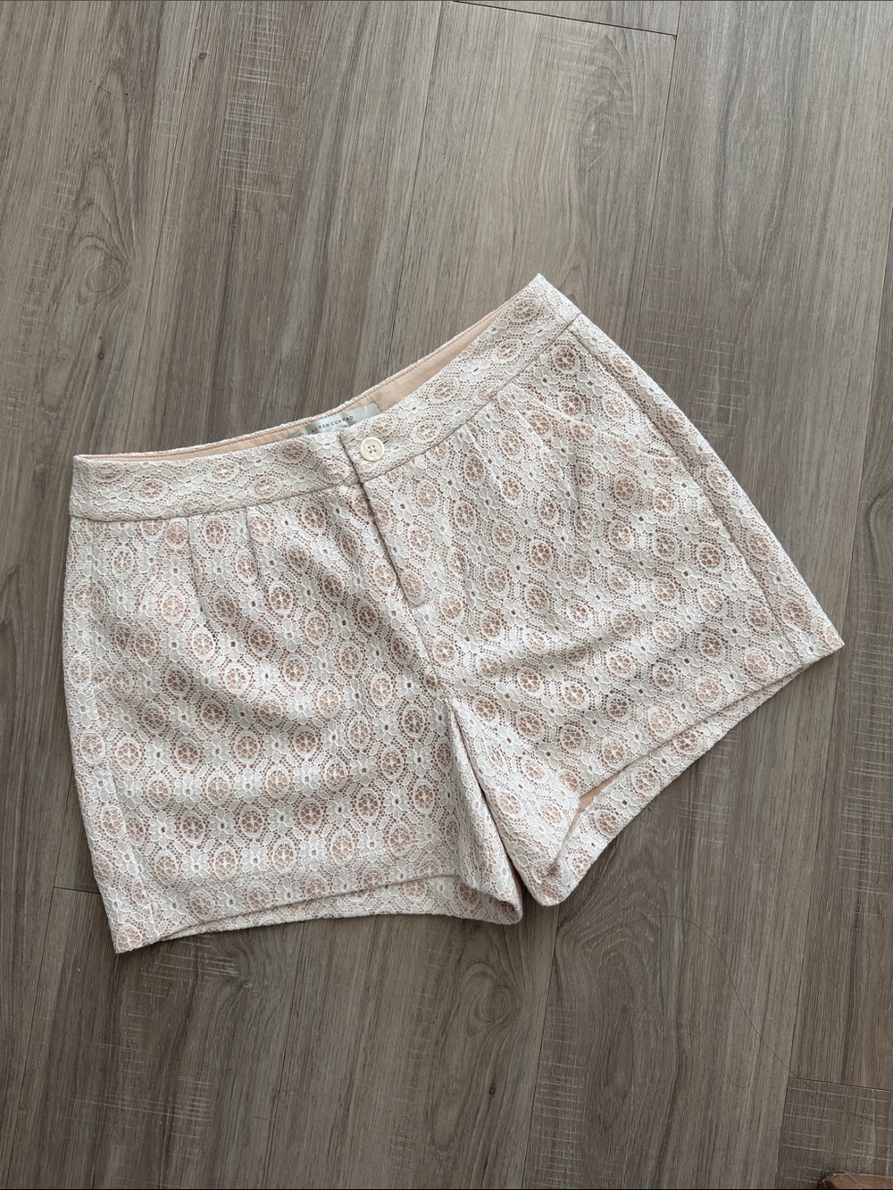 NWOT LC Lauren Conrad Lace Trim Ivory Shorts, 6